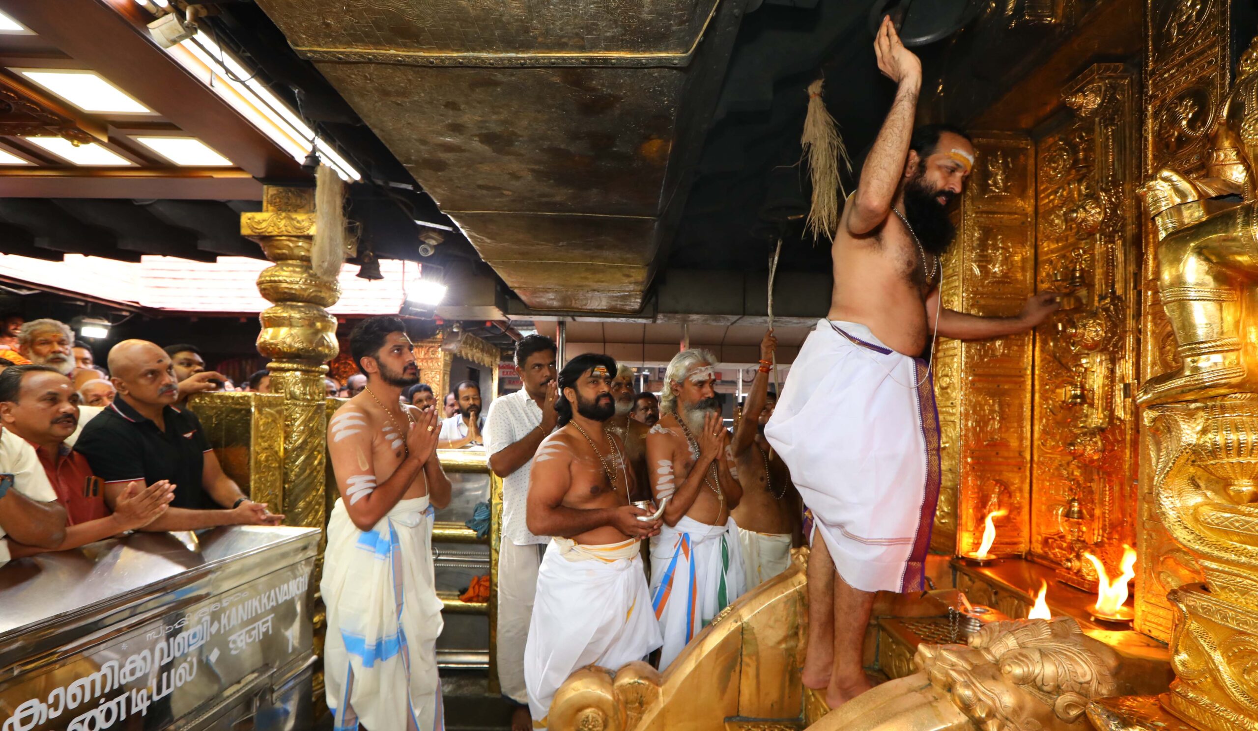 ശ്രീചിത്തിര ആട്ട വിശേഷ പൂജകൾക്കായി ശബരിമല നടതുറന്നു